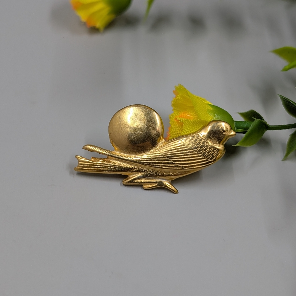 Vintage Metropolitan Museum Menet Bird Sun God Egyptian King Tut Brooch
